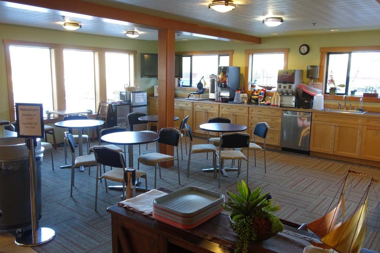 Harborside Inn พอร์ตทาวเซนด์ ภายนอก รูปภาพ